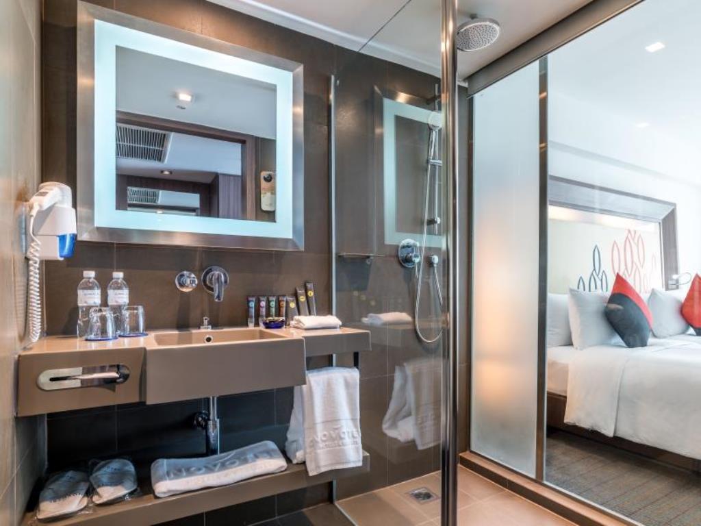 Hilton Garden Inn Bangkok Silom Екстериор снимка