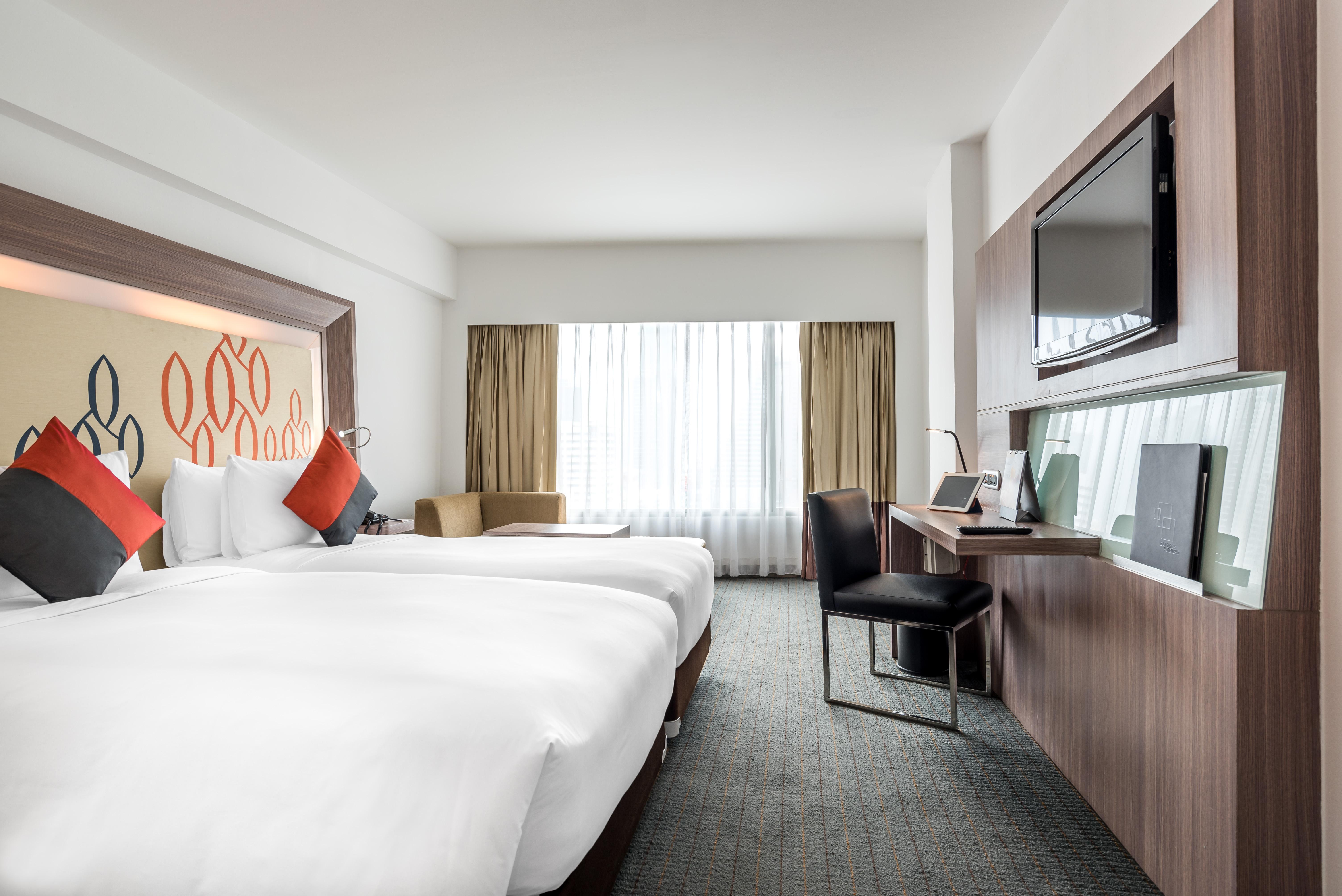 Hilton Garden Inn Bangkok Silom Екстериор снимка