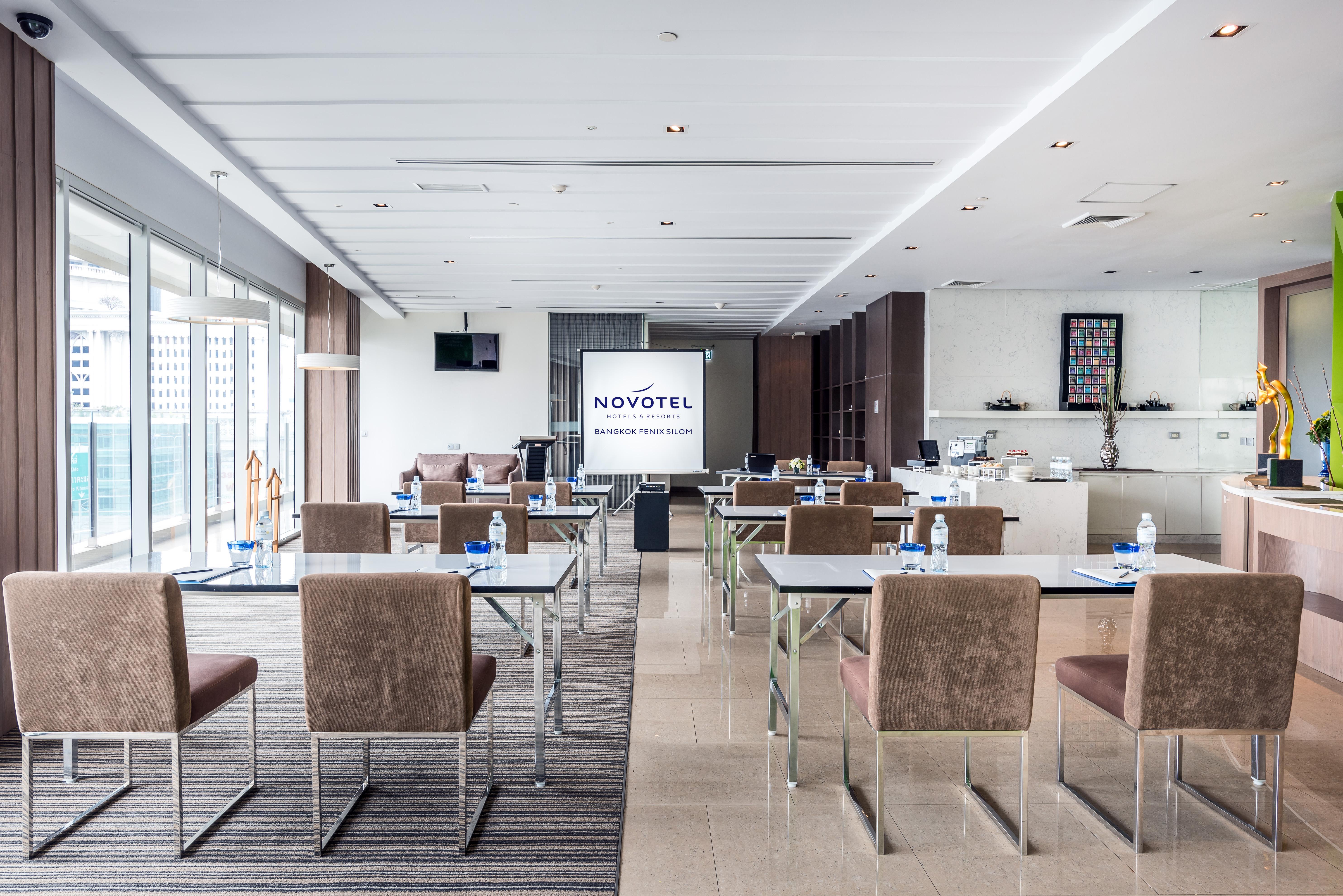 Hilton Garden Inn Bangkok Silom Екстериор снимка