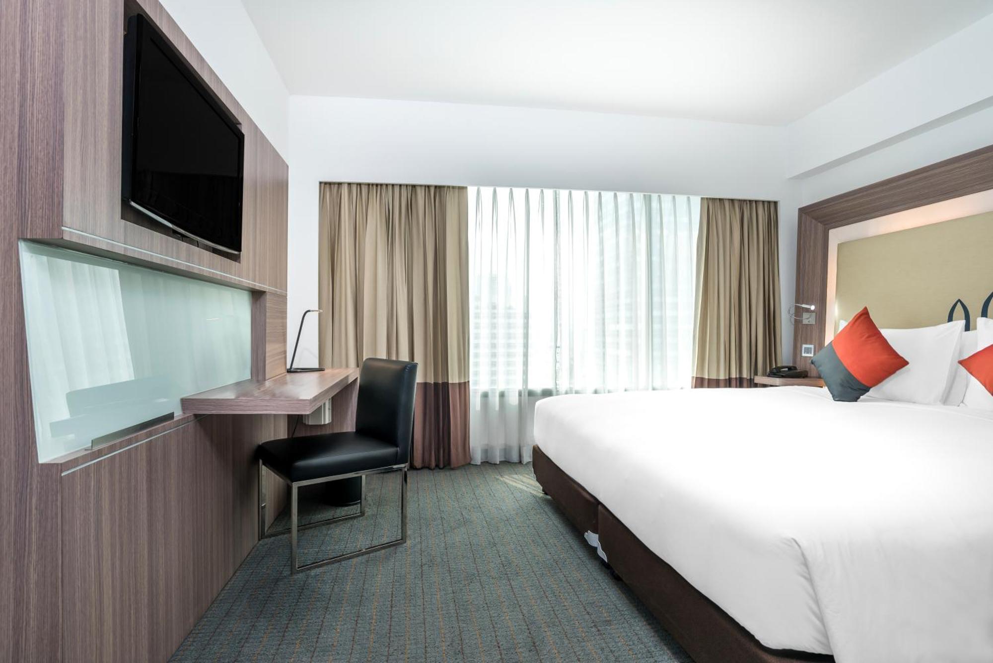 Hilton Garden Inn Bangkok Silom Екстериор снимка