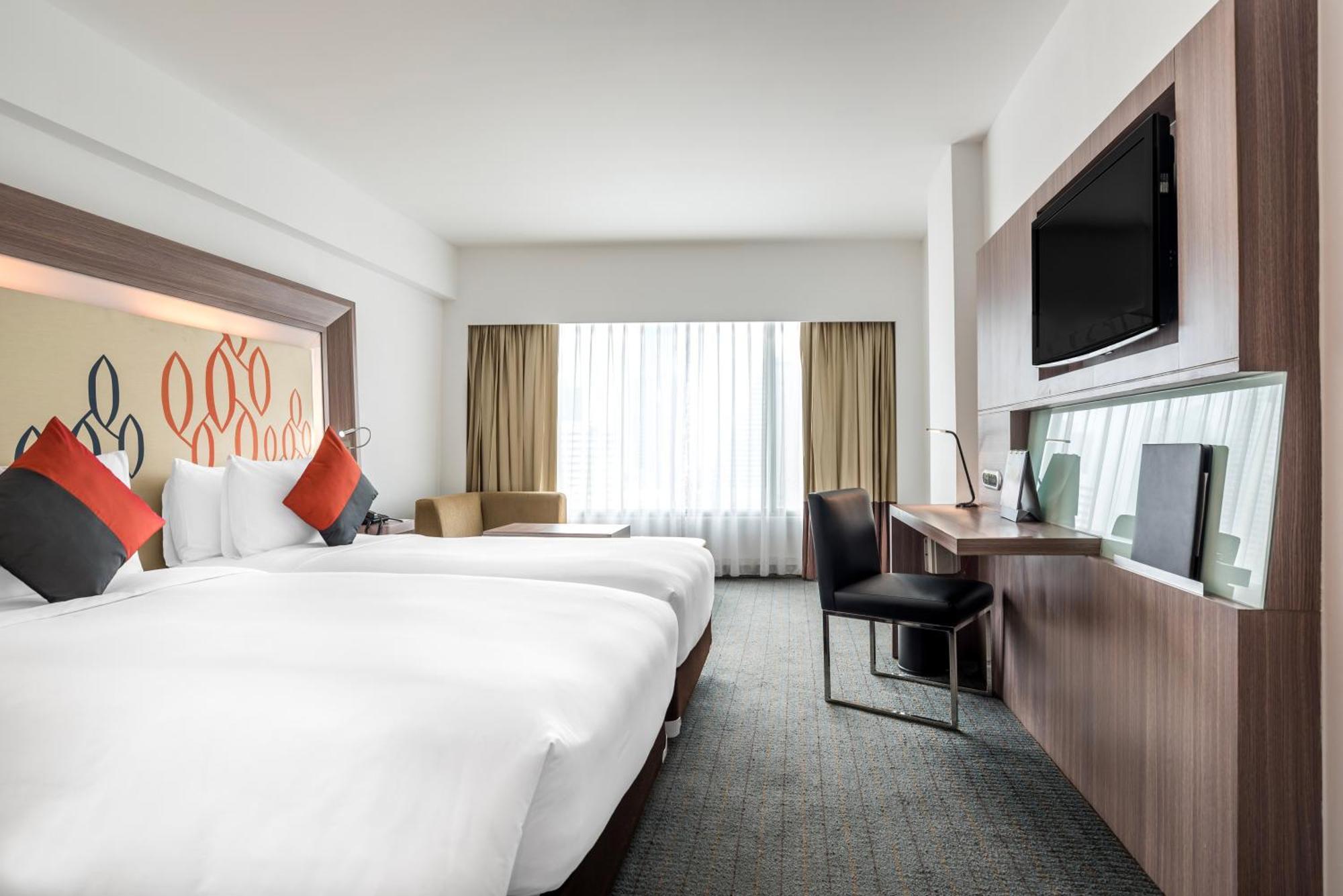 Hilton Garden Inn Bangkok Silom Екстериор снимка