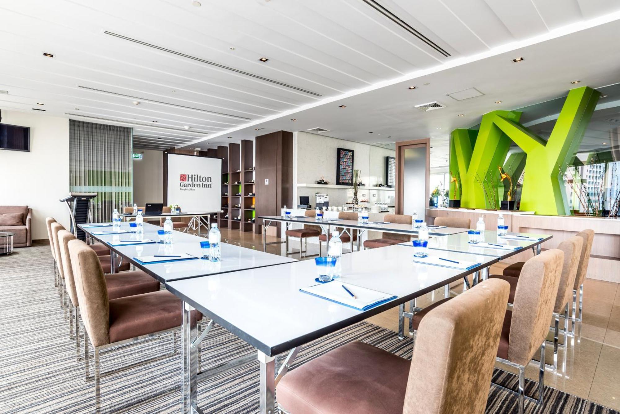 Hilton Garden Inn Bangkok Silom Екстериор снимка