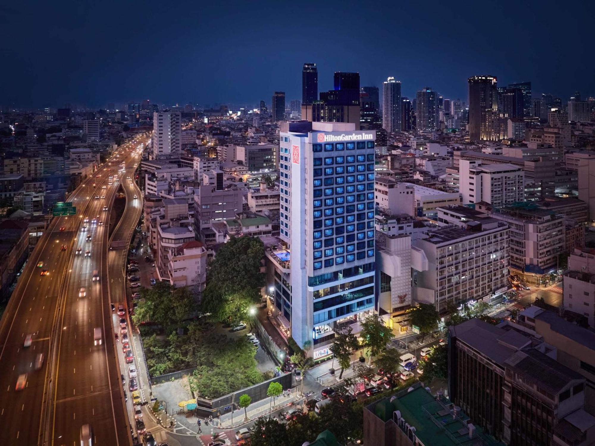 Hilton Garden Inn Bangkok Silom Екстериор снимка
