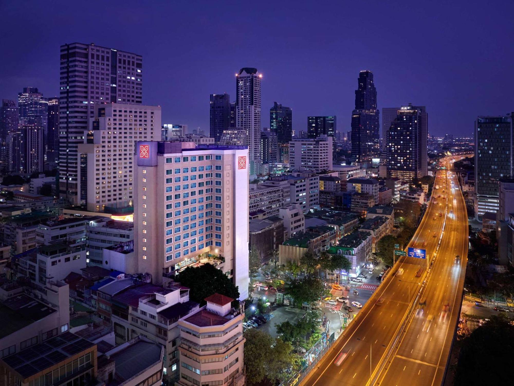 Hilton Garden Inn Bangkok Silom Екстериор снимка