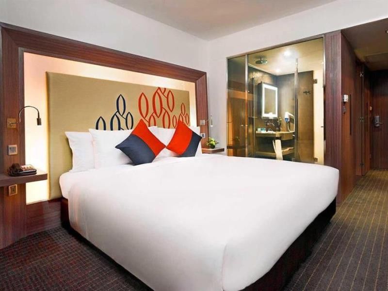 Hilton Garden Inn Bangkok Silom Екстериор снимка