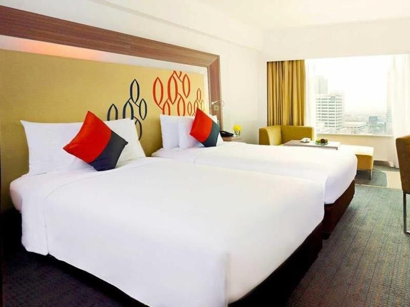 Hilton Garden Inn Bangkok Silom Екстериор снимка