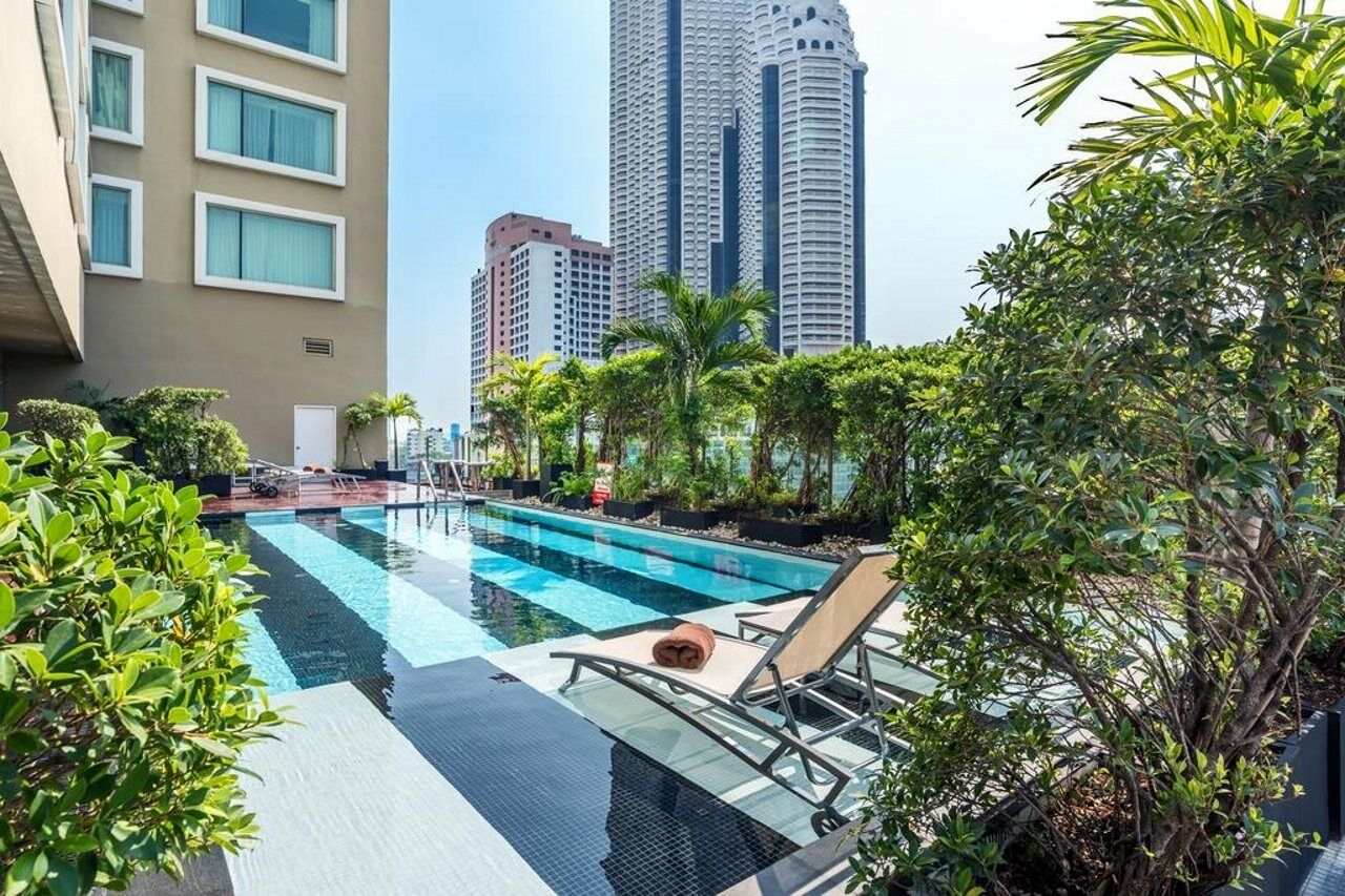 Hilton Garden Inn Bangkok Silom Екстериор снимка